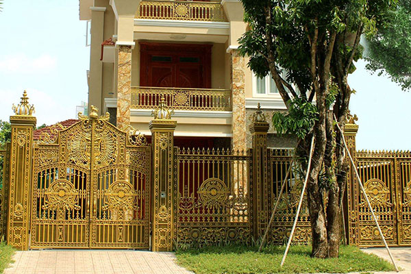 Mẫu cổng nhôm đúc đẹp tại Bình Định 01