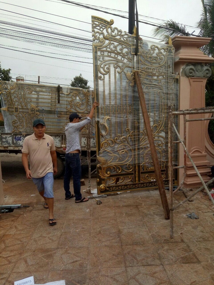 Lắp đặt cửa cổng nhôm đúc tại Vĩnh Phúc